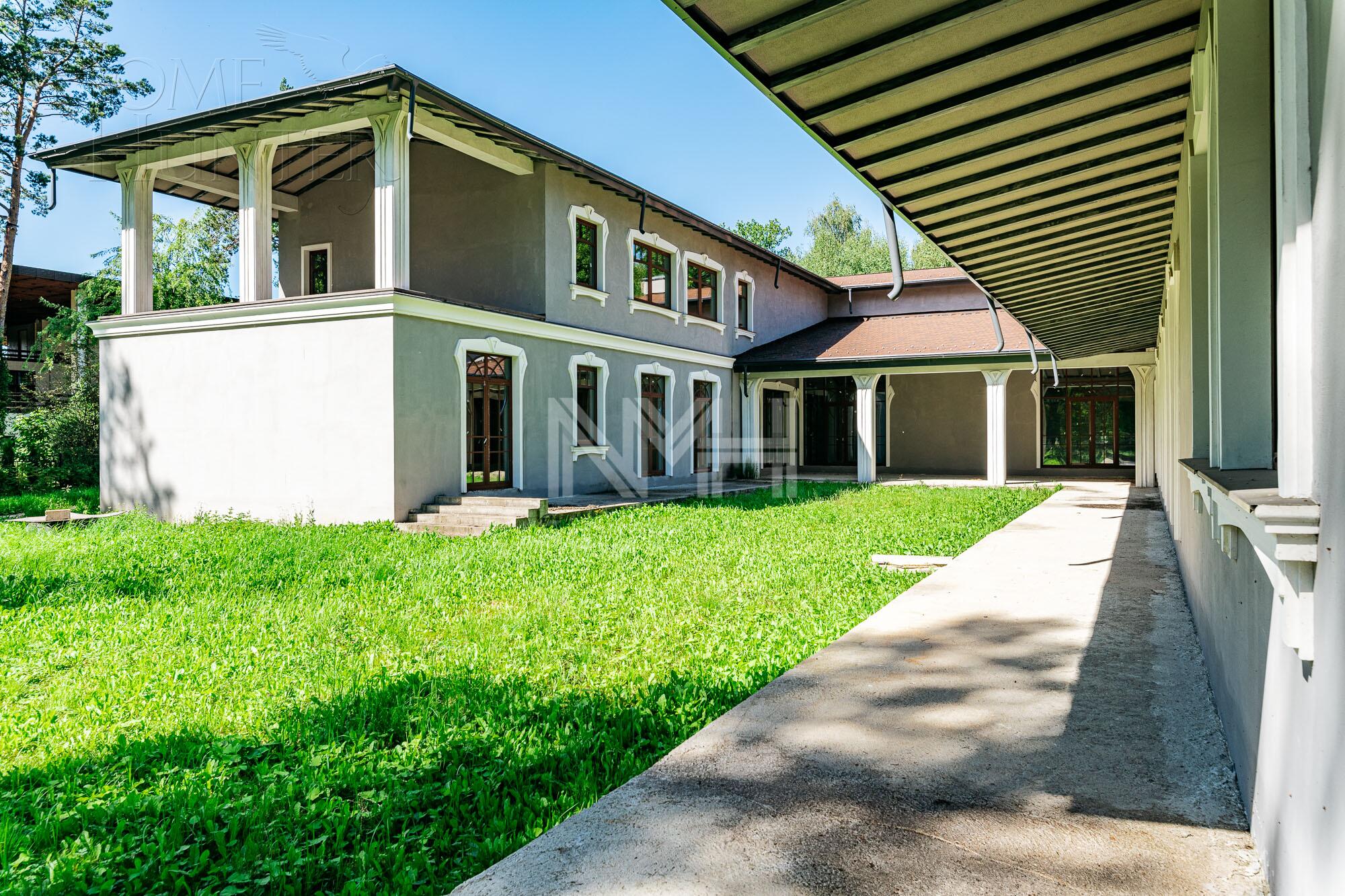 2-этажный коттедж 1 638 м² без отделки