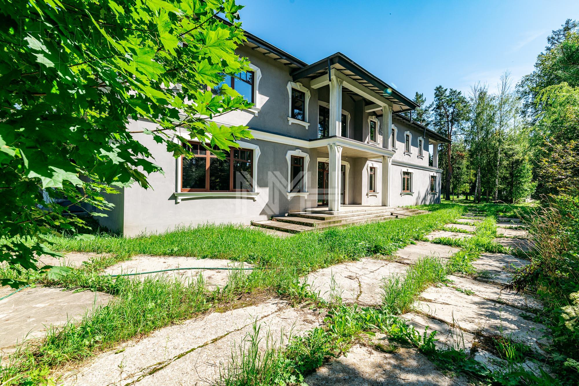 2-этажный коттедж 1 638 м² без отделки