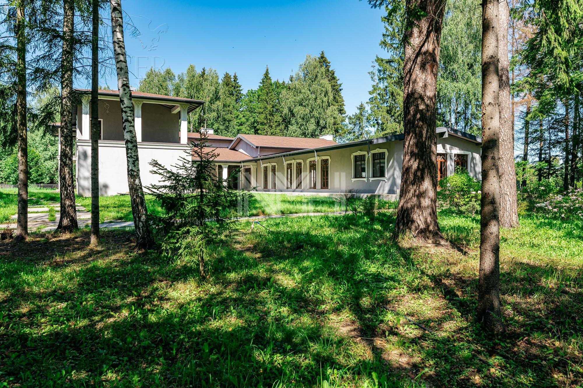 2-этажный коттедж 1 638 м² без отделки