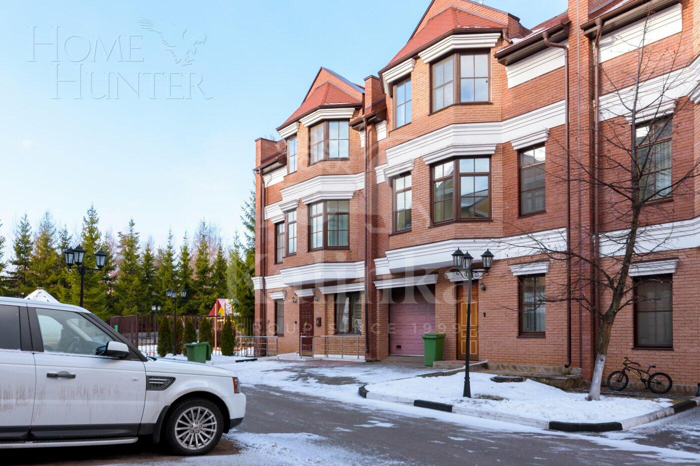 3-этажный таунхаус 400 м² с отделкой