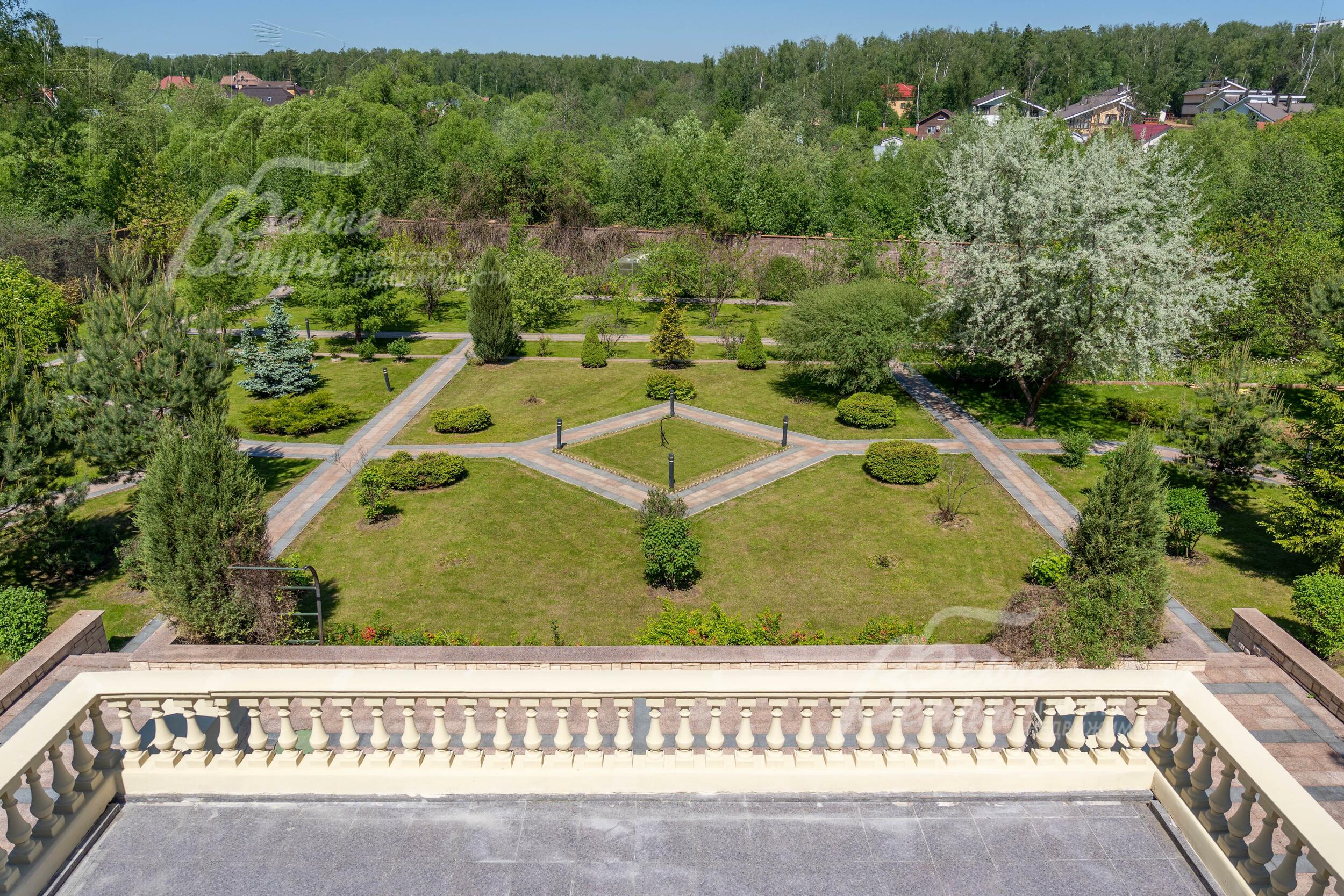 2-этажный коттедж 1 580 м² без отделки