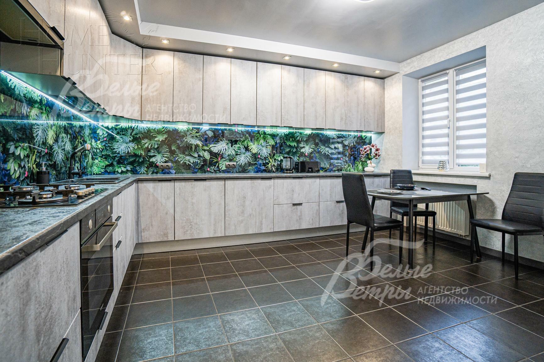 3-этажный коттедж 1 162 м² с отделкой