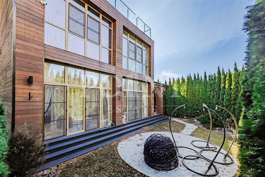 3-этажный таунхаус 410 м² с отделкой