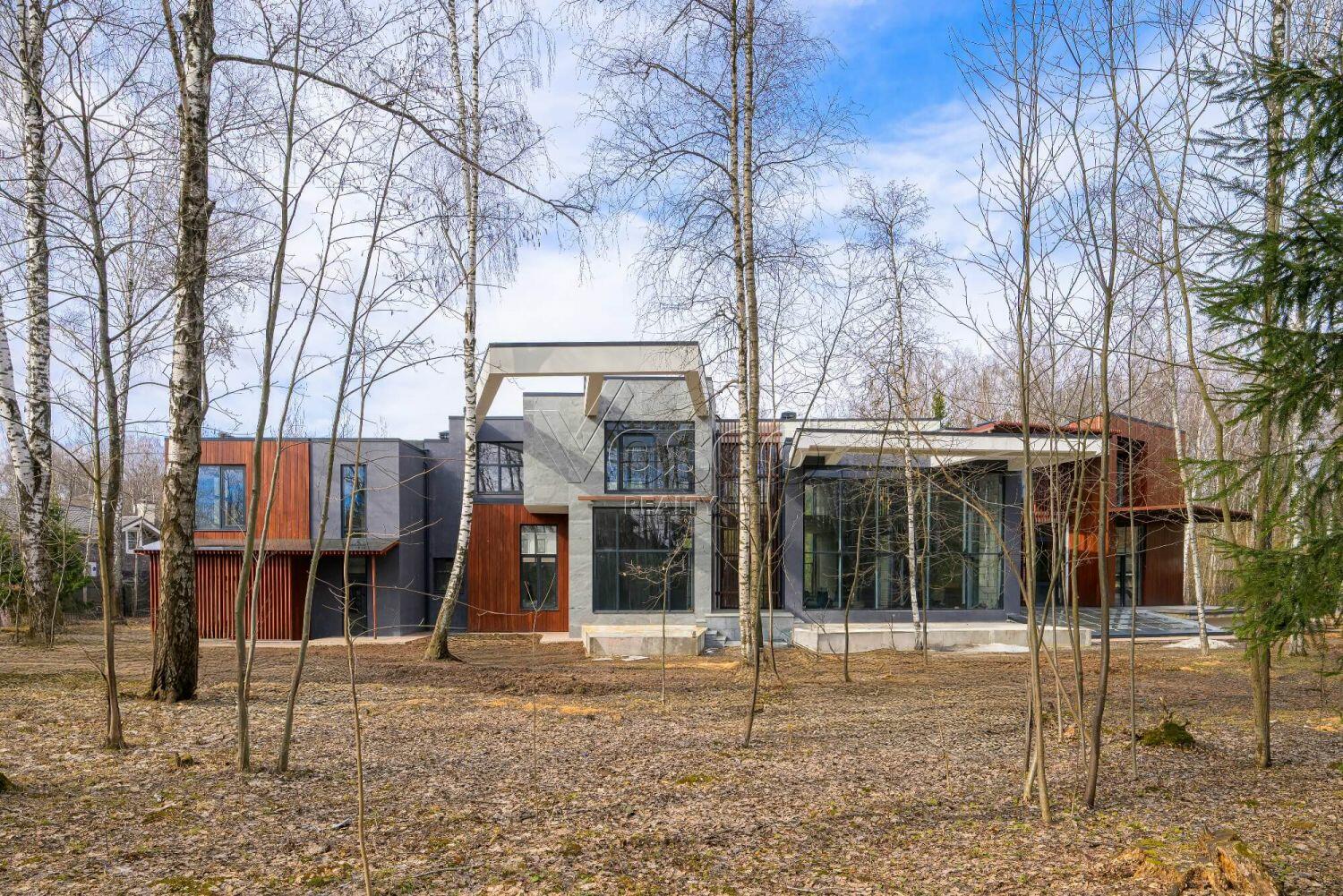 2-этажный коттедж 1 400 м² без отделки