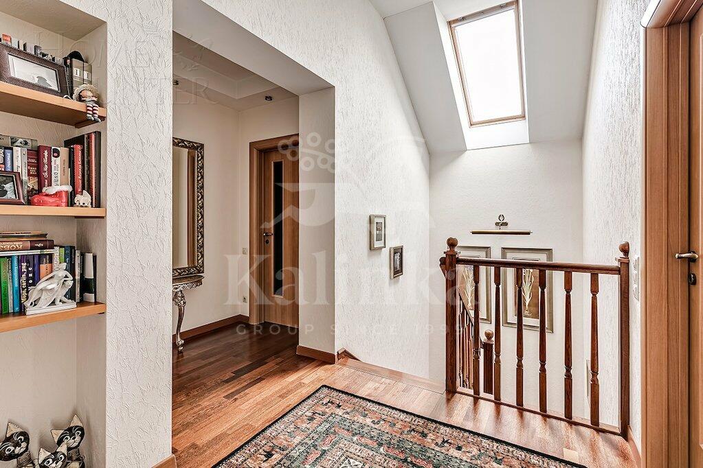 2-этажный коттедж 320 м² с отделкой