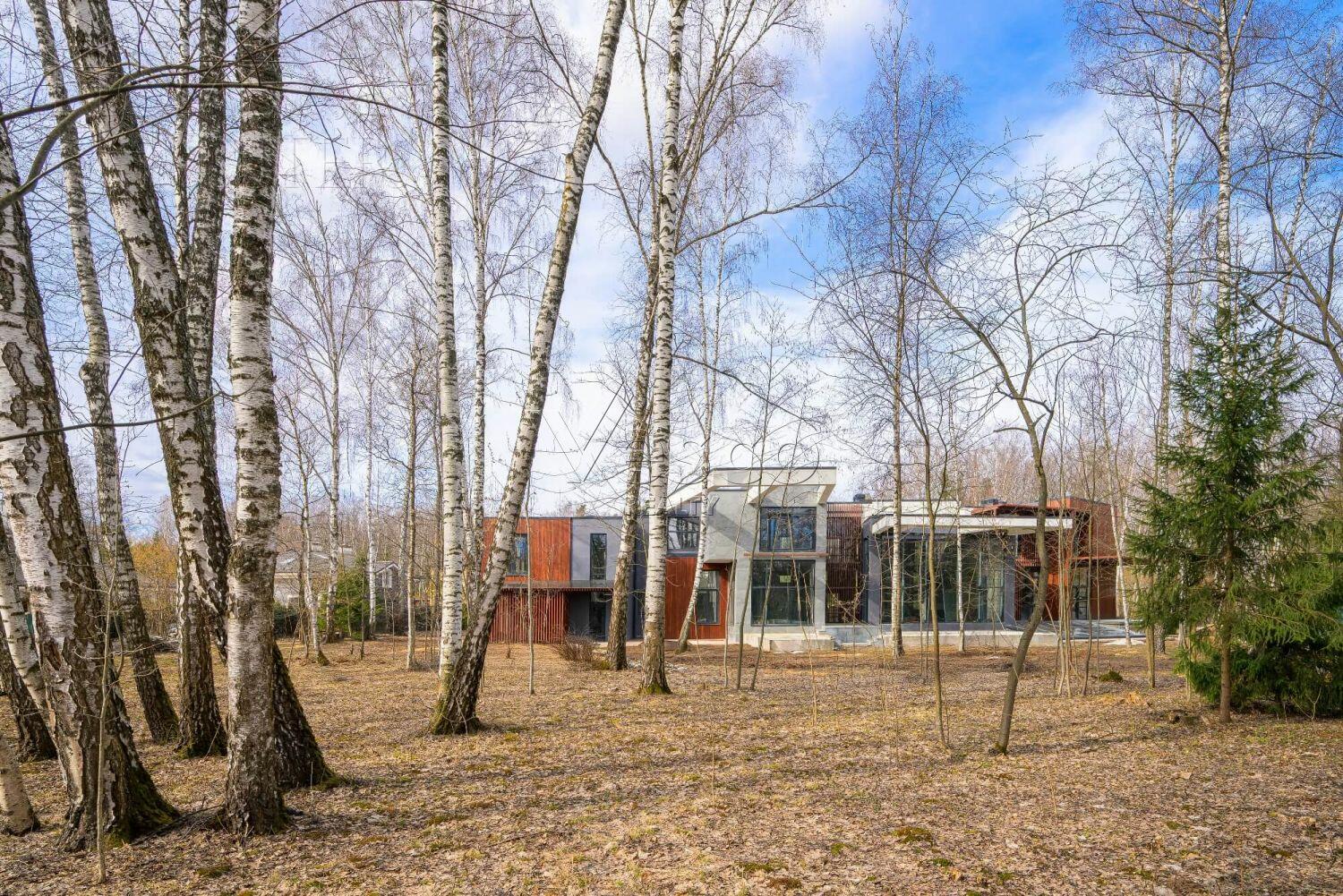 2-этажный коттедж 1 400 м² без отделки