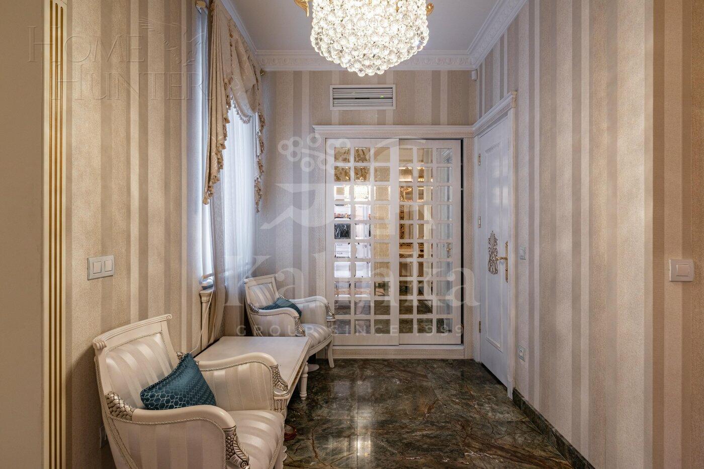 3-этажный таунхаус 400 м² с отделкой