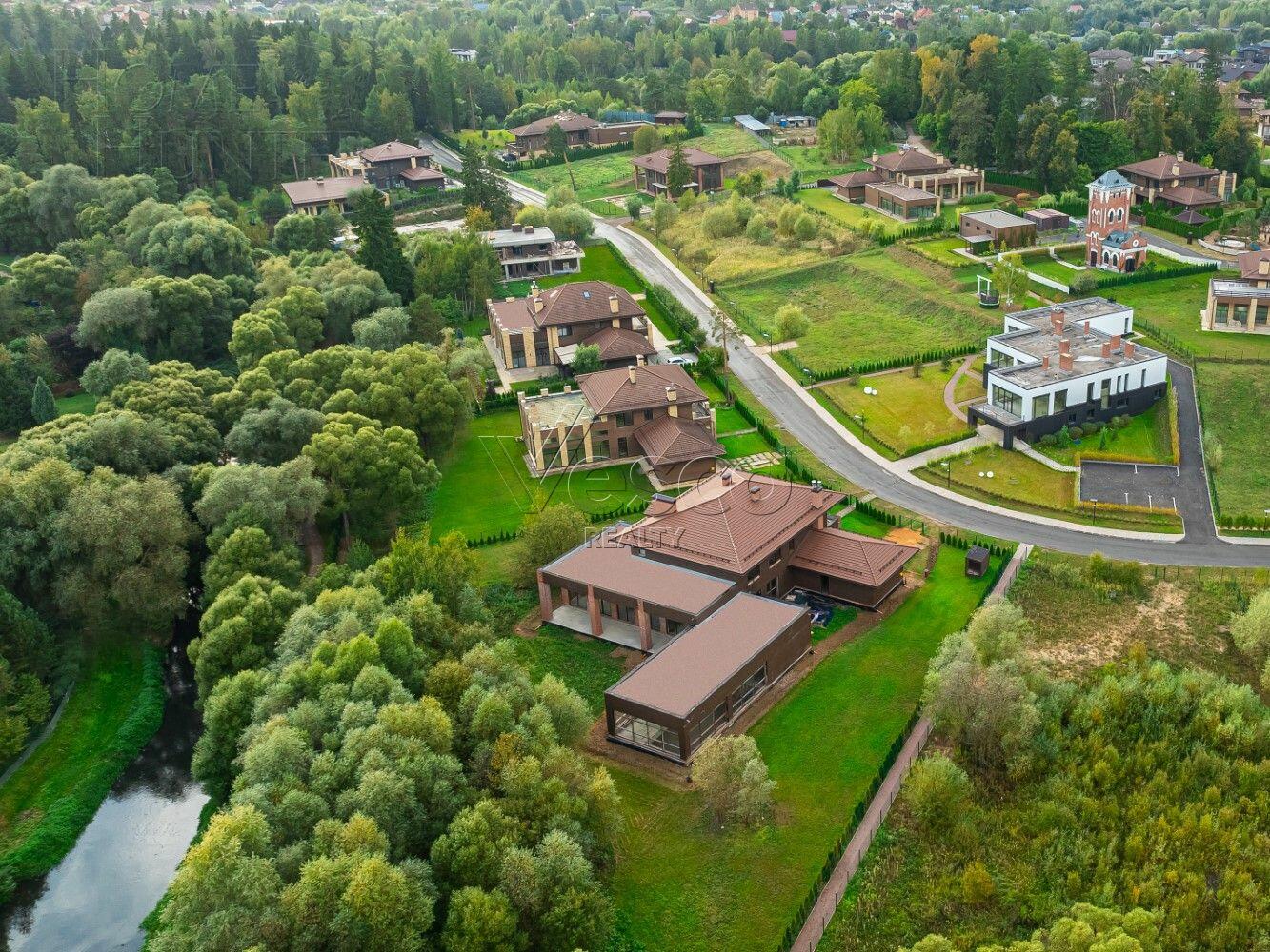 2-этажный коттедж 940 м² без отделки