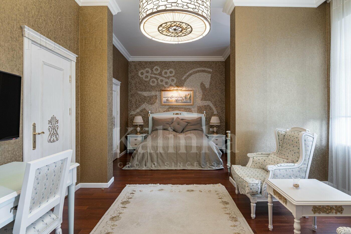 3-этажный таунхаус 400 м² с отделкой