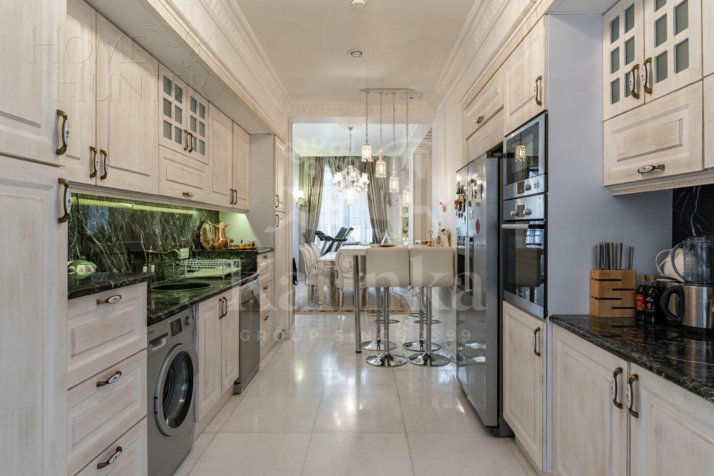 3-этажный таунхаус 400 м² с отделкой