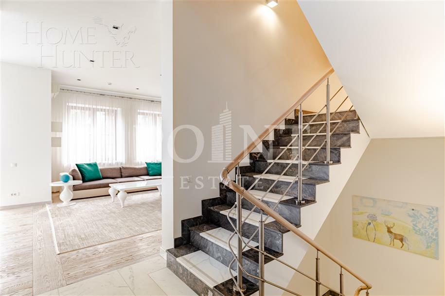 3-этажный таунхаус 335 м² с отделкой