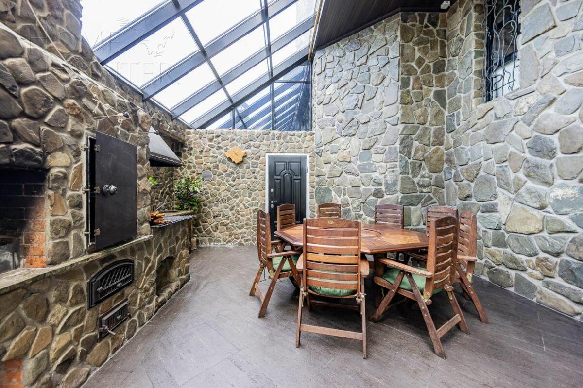 6-этажный коттедж 1 200 м² с отделкой