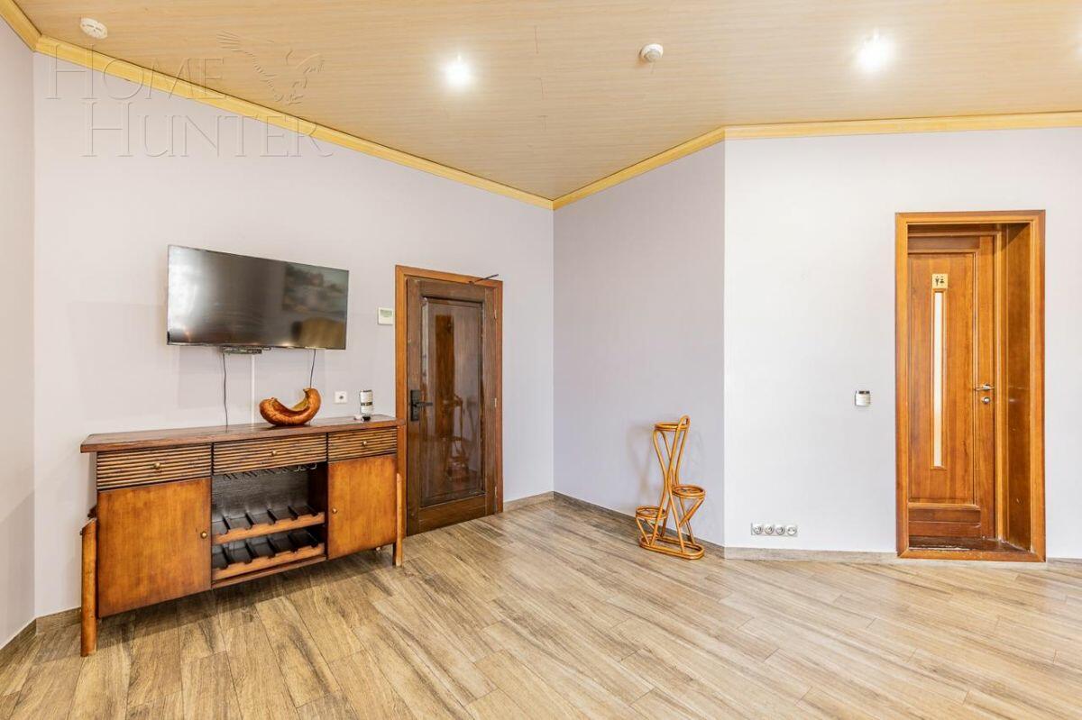 6-этажный коттедж 1 200 м² с отделкой