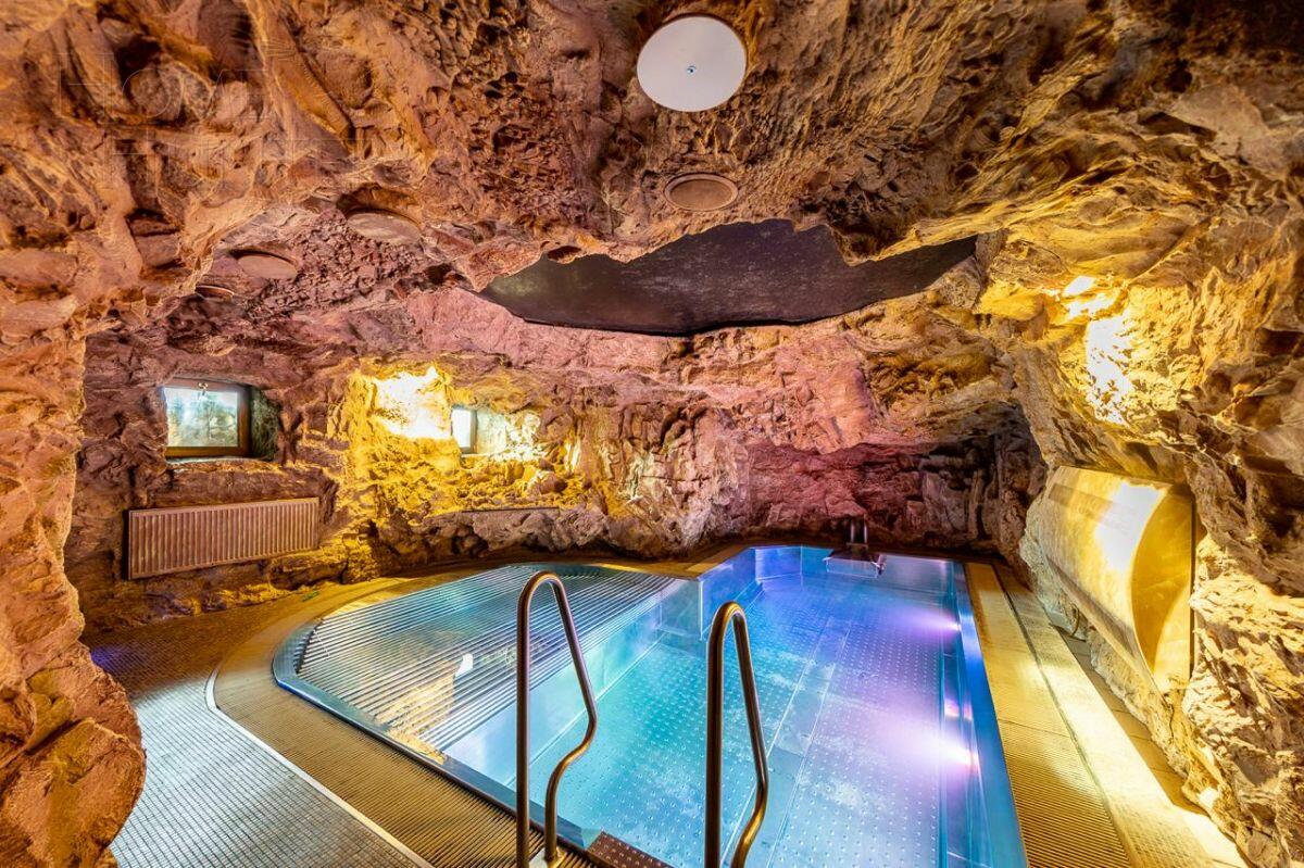 6-этажный коттедж 1 200 м² с отделкой