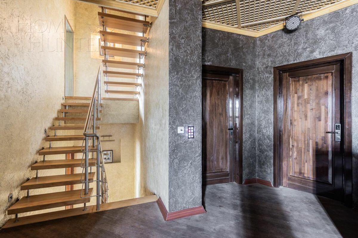 6-этажный коттедж 1 200 м² с отделкой