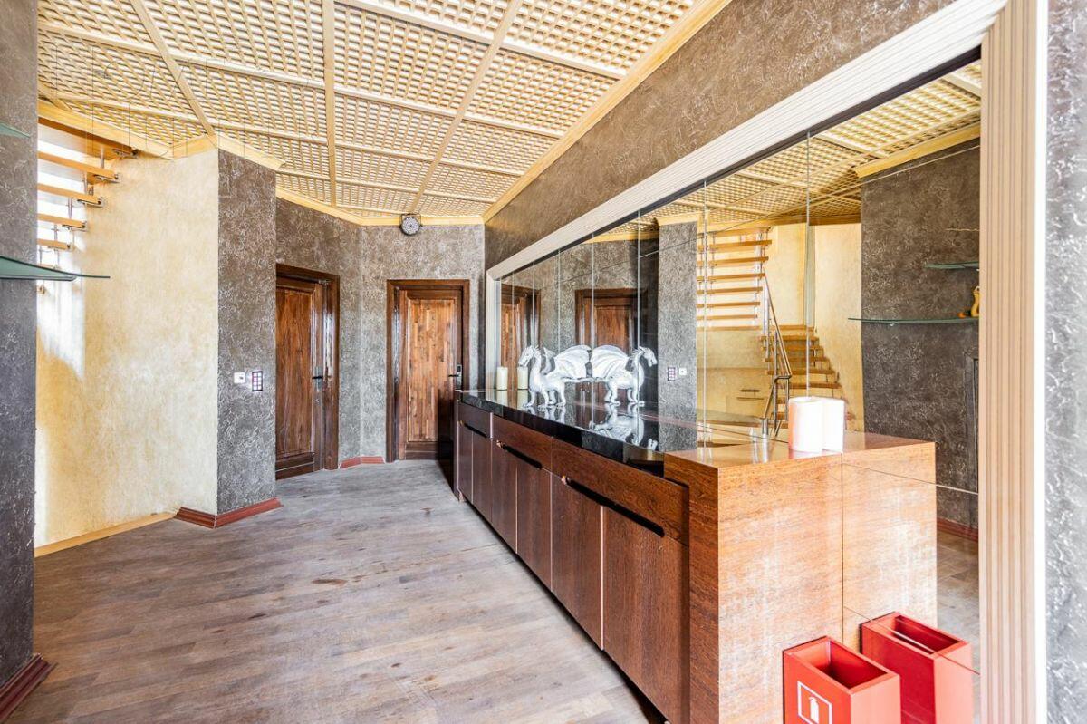 6-этажный коттедж 1 200 м² с отделкой