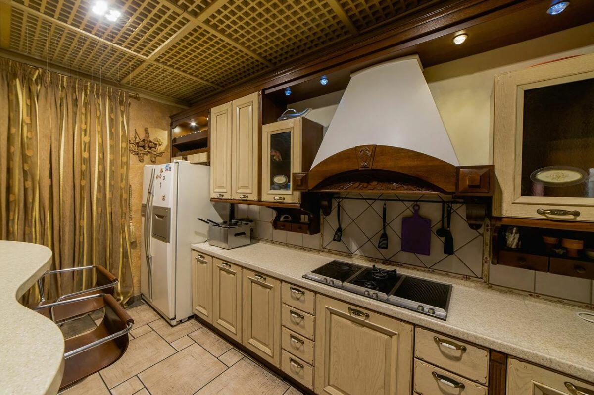 6-этажный коттедж 1 200 м² с отделкой