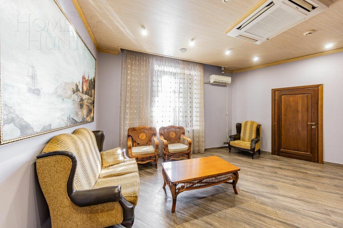 6-этажный коттедж 1 200 м² с отделкой