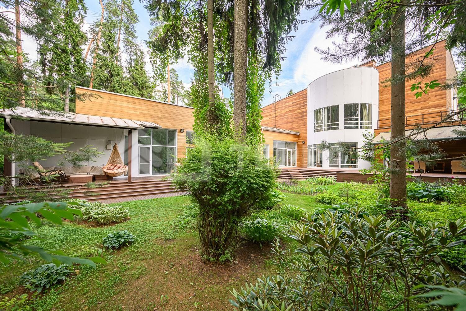 2-этажный коттедж 1 328 м² с отделкой