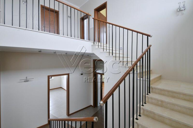 2-этажный коттедж 323 м² с отделкой