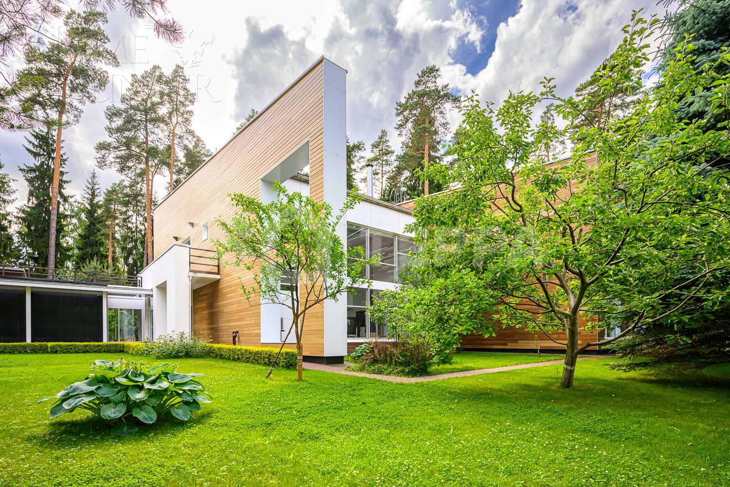 2-этажный коттедж 1 328 м² с отделкой