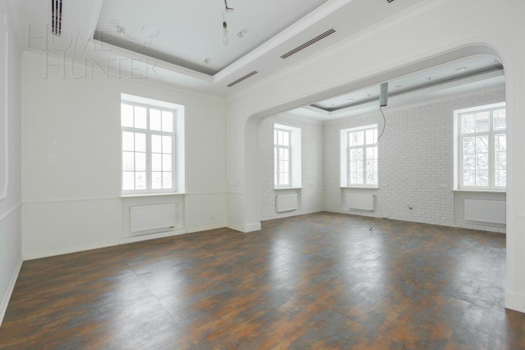 2-этажный коттедж 1 318.43 м² с отделкой