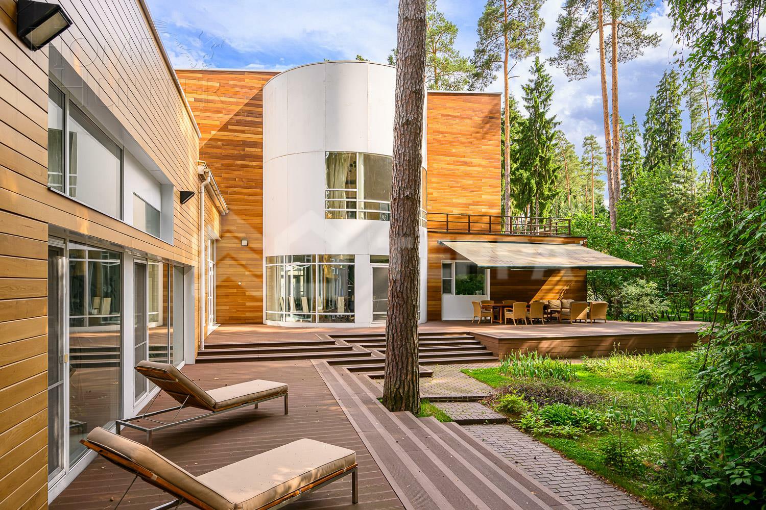 2-этажный коттедж 1 328 м² с отделкой