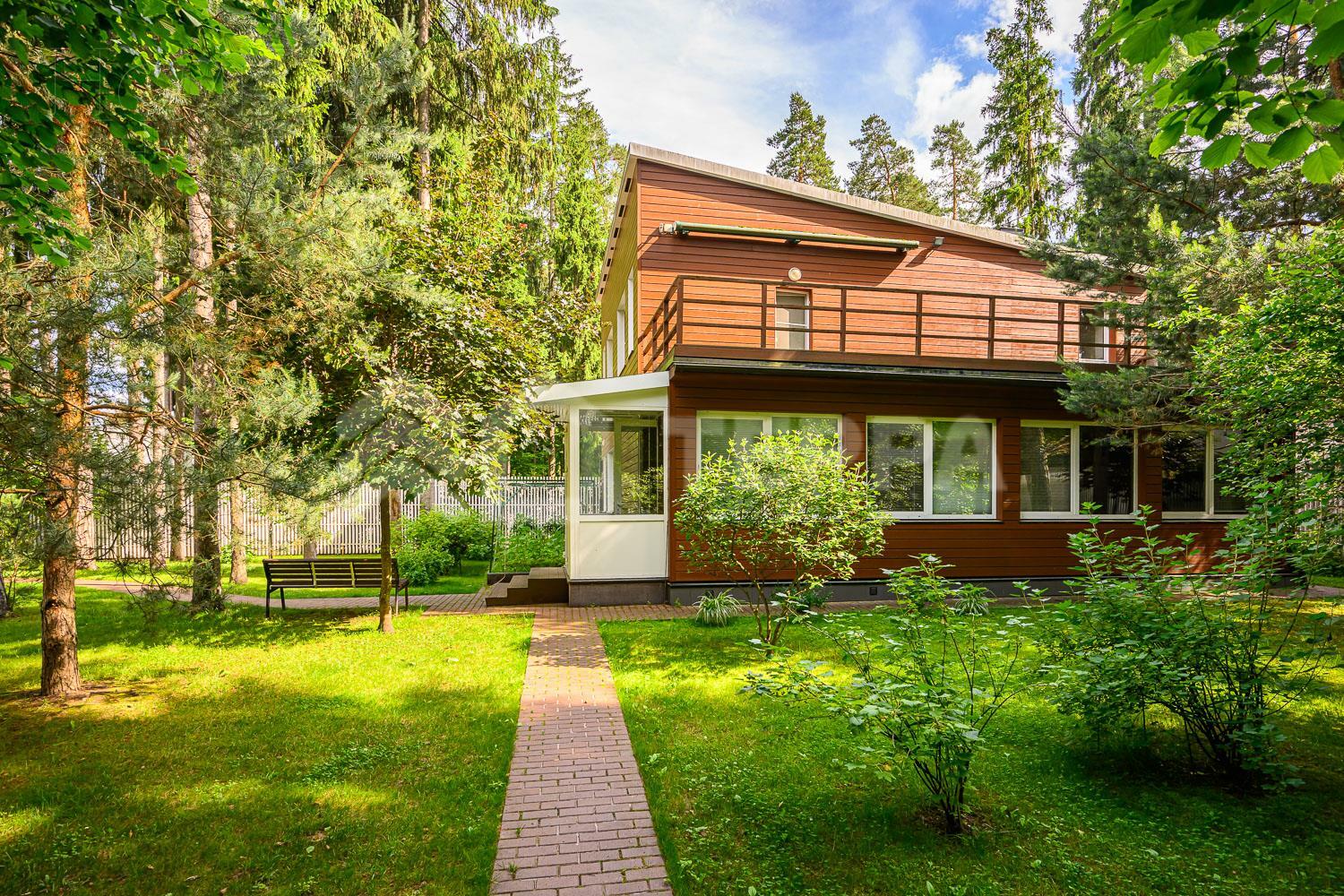 2-этажный коттедж 1 328 м² с отделкой