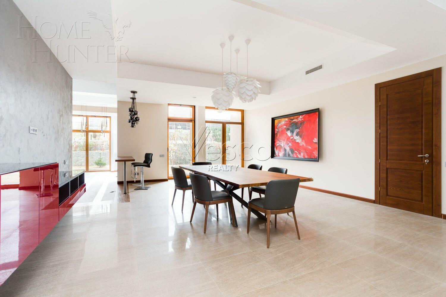 2-этажный коттедж 650 м² с отделкой