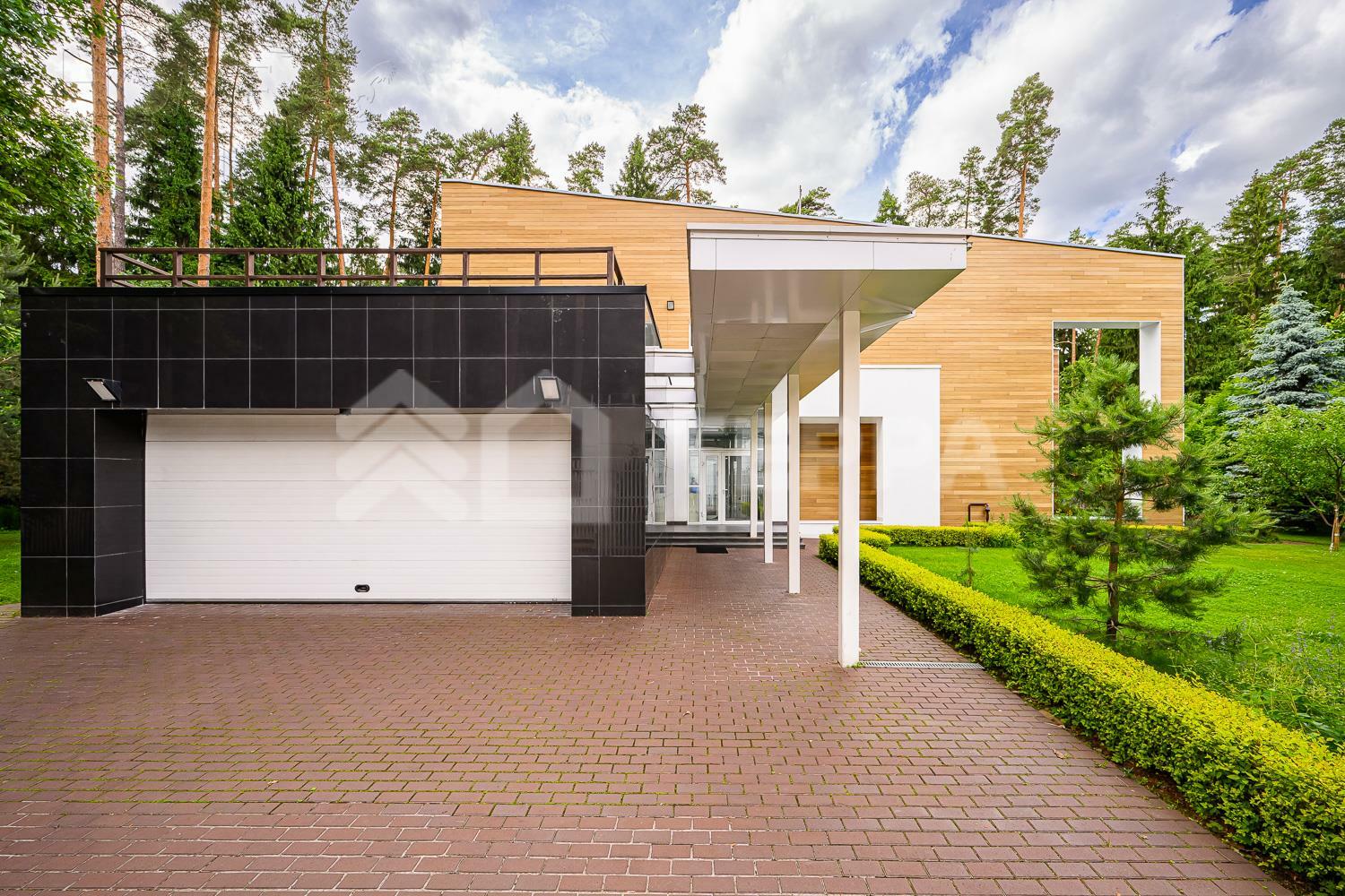 2-этажный коттедж 1 328 м² с отделкой