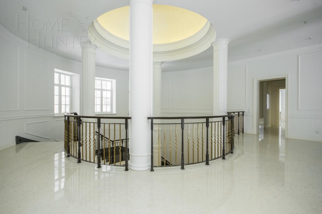 2-этажный коттедж 1 318.43 м² с отделкой