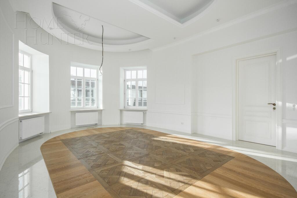 2-этажный коттедж 1 318.43 м² с отделкой