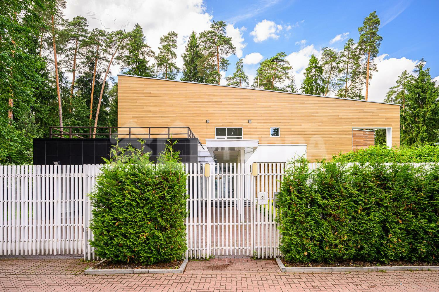 2-этажный коттедж 1 328 м² с отделкой