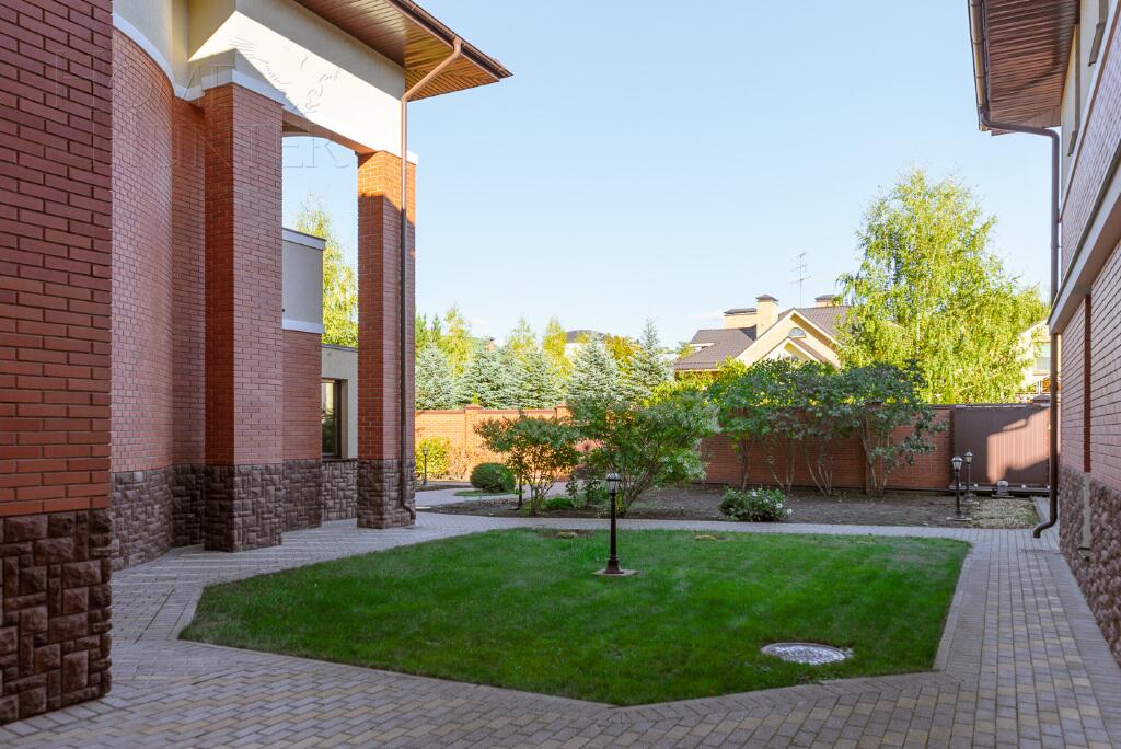 2-этажный коттедж 700 м² с отделкой