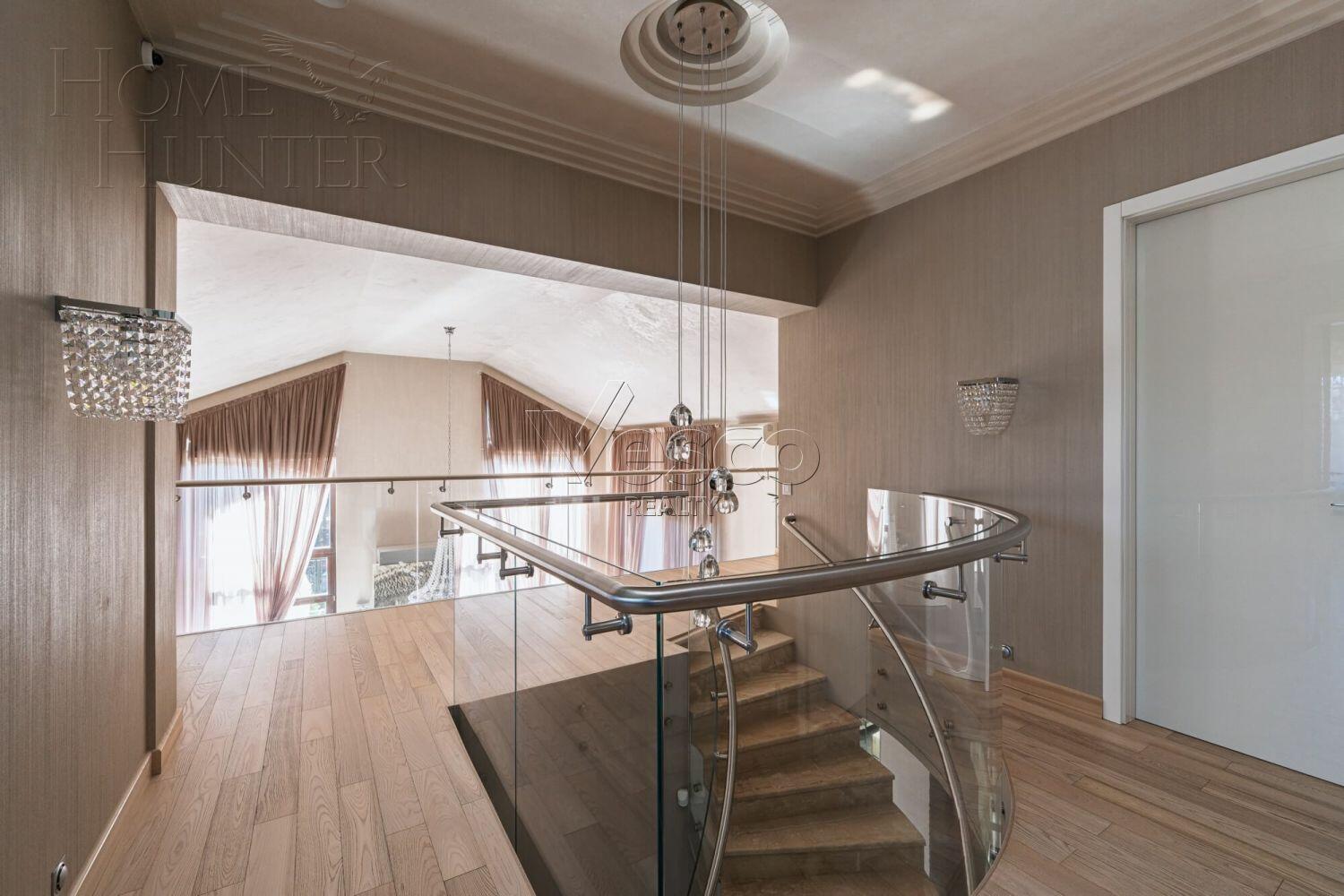 2-этажный коттедж 357 м² с отделкой