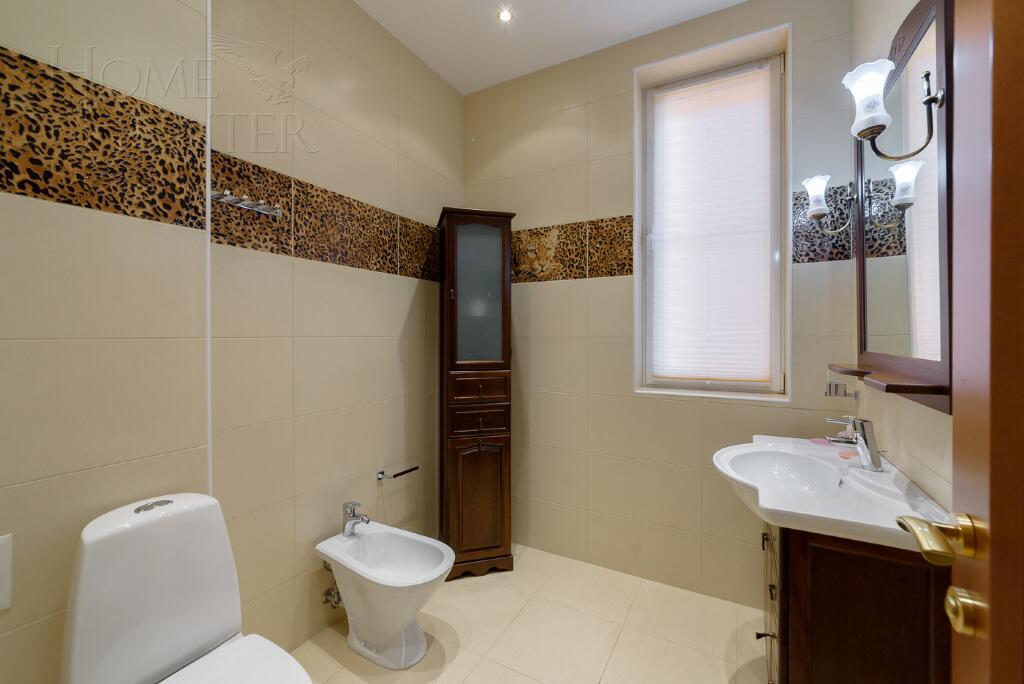 2-этажный коттедж 700 м² с отделкой