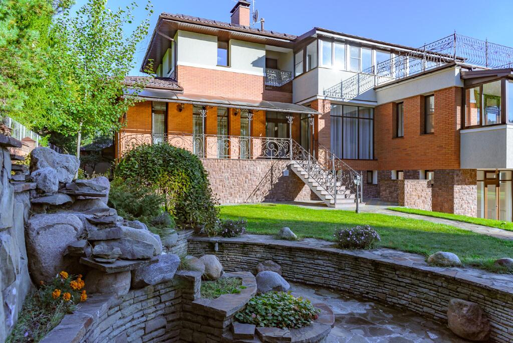 2-этажный коттедж 700 м² с отделкой