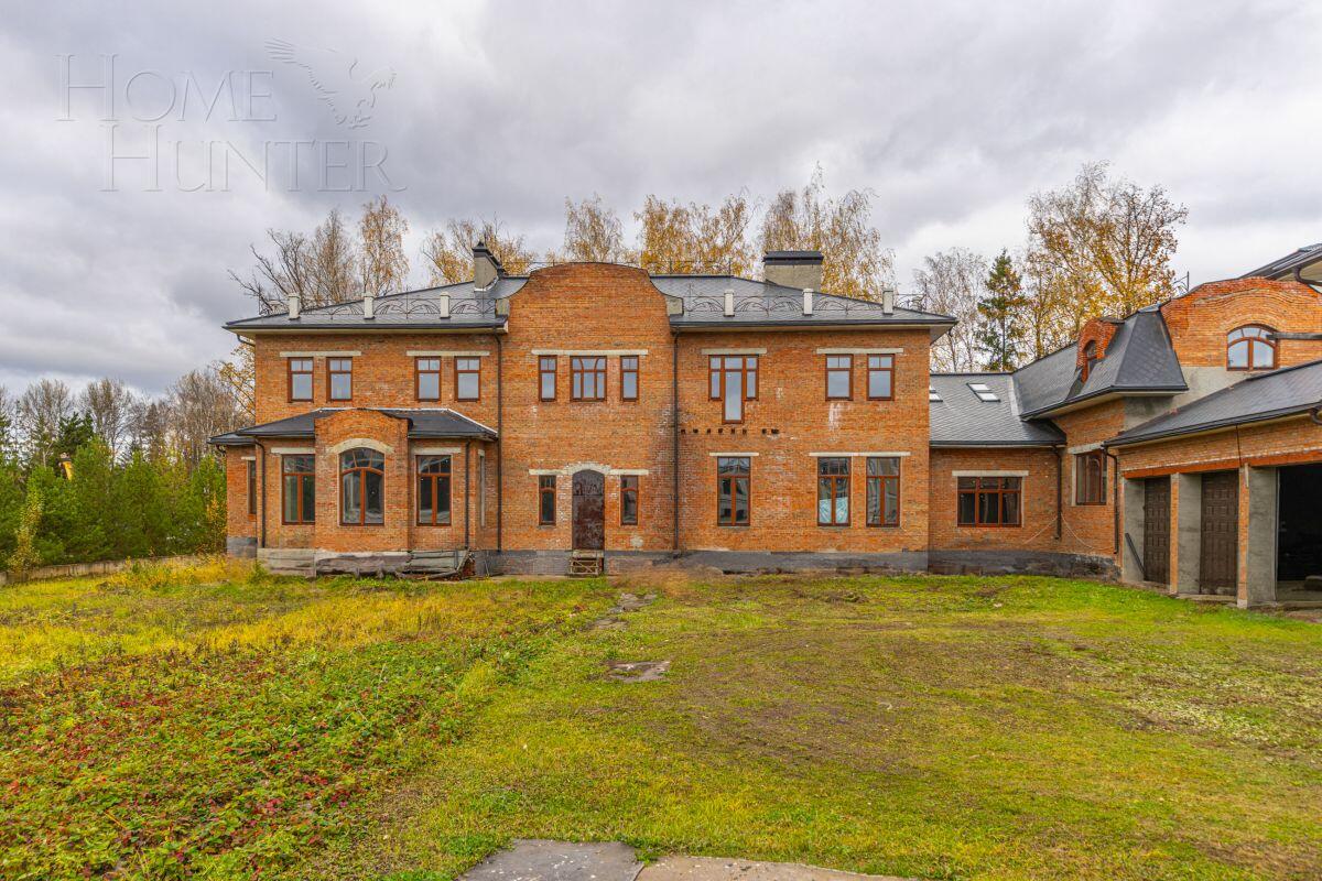 2-этажный коттедж 1 800 м² без отделки