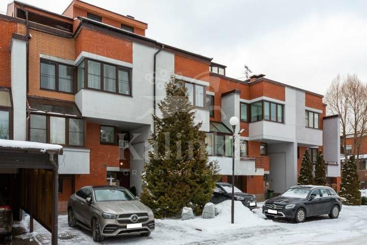 3-этажный таунхаус 300 м² с отделкой