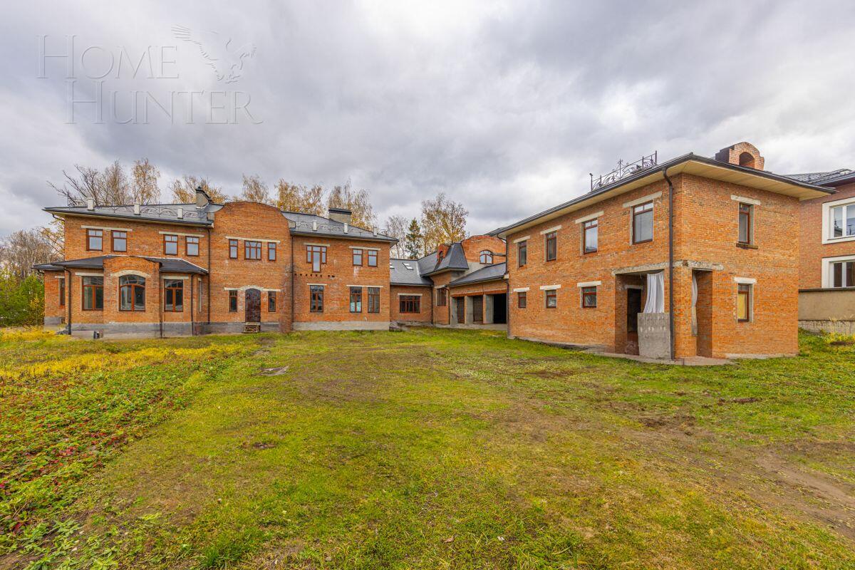 2-этажный коттедж 1 800 м² без отделки