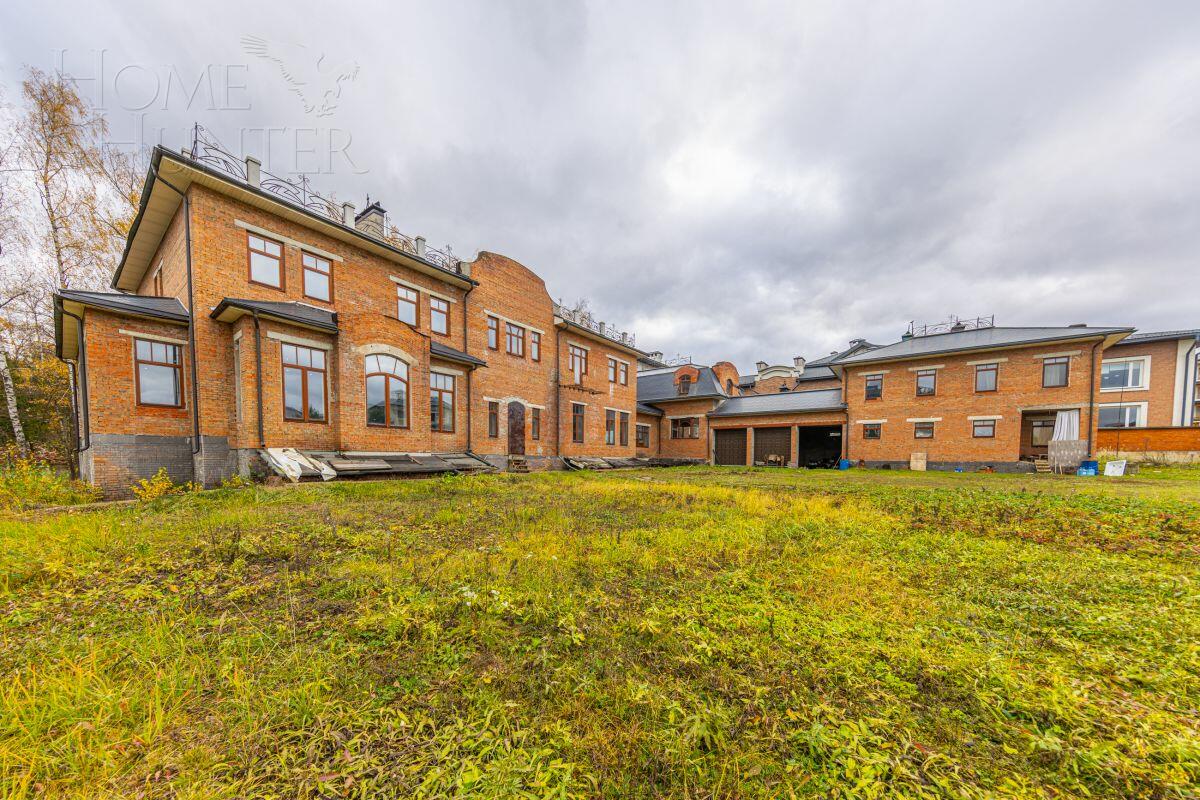 2-этажный коттедж 1 800 м² без отделки