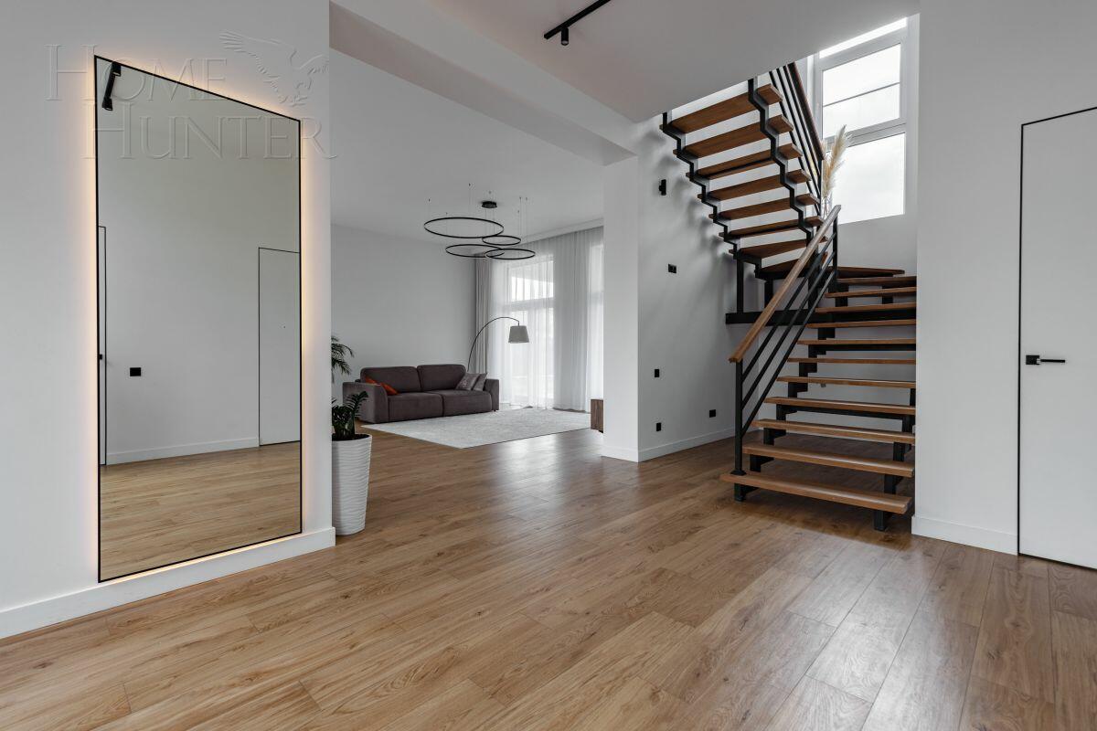 2-этажный коттедж 260 м² с отделкой