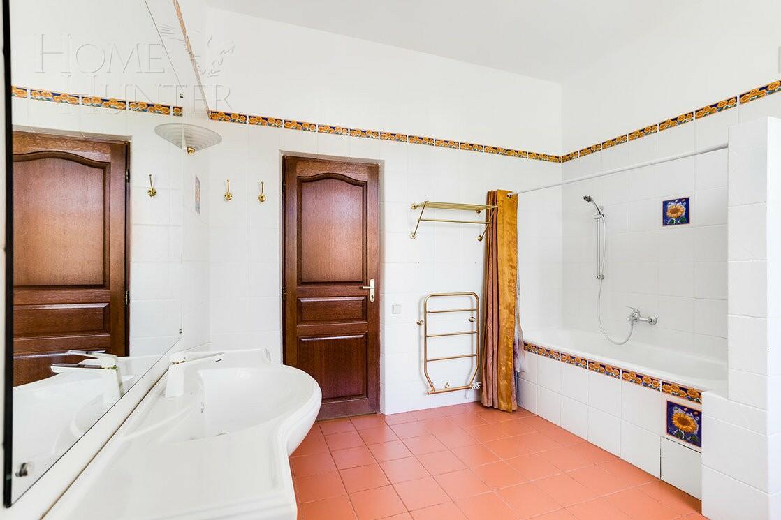 2-этажный коттедж 900 м² с отделкой