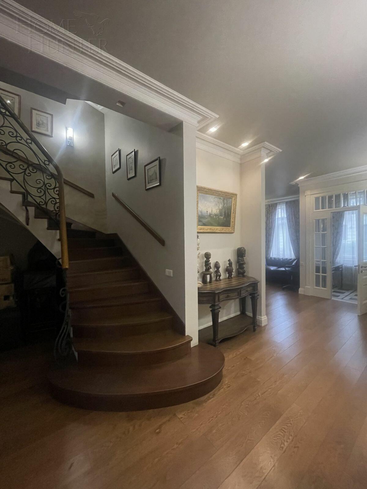 3-этажный таунхаус 395 м² с отделкой