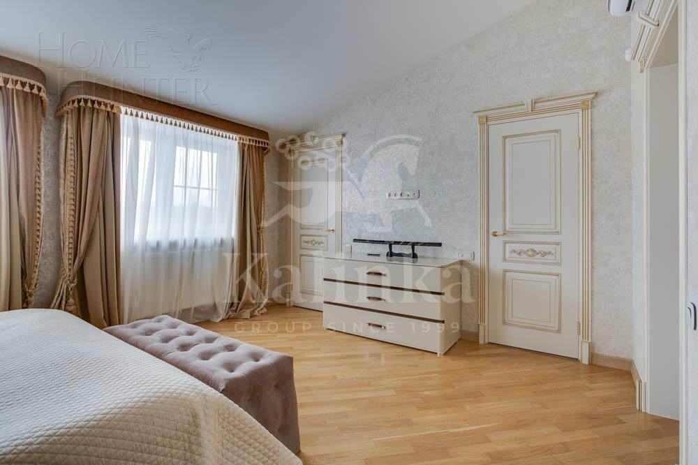 3-этажный таунхаус 300 м² с отделкой