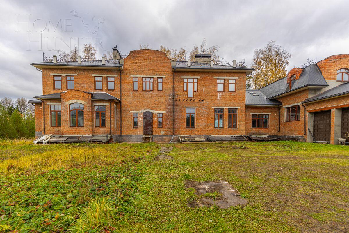 2-этажный коттедж 1 800 м² без отделки