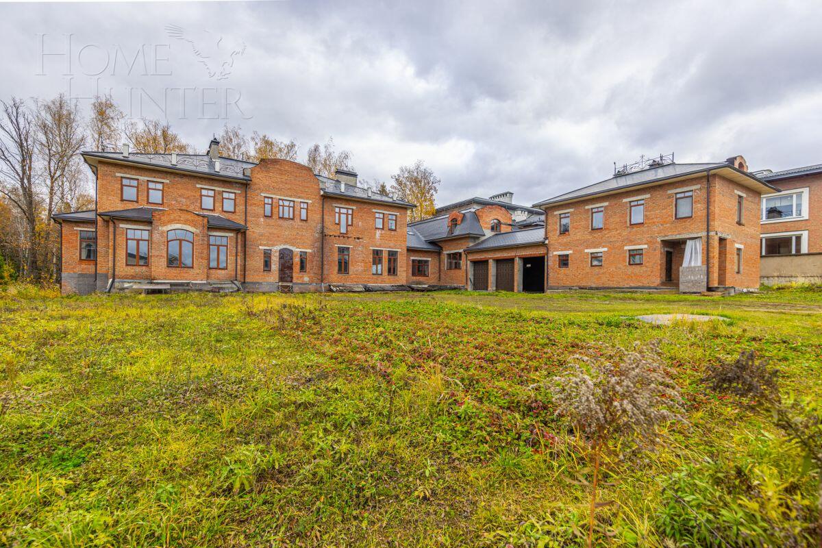 2-этажный коттедж 1 800 м² без отделки