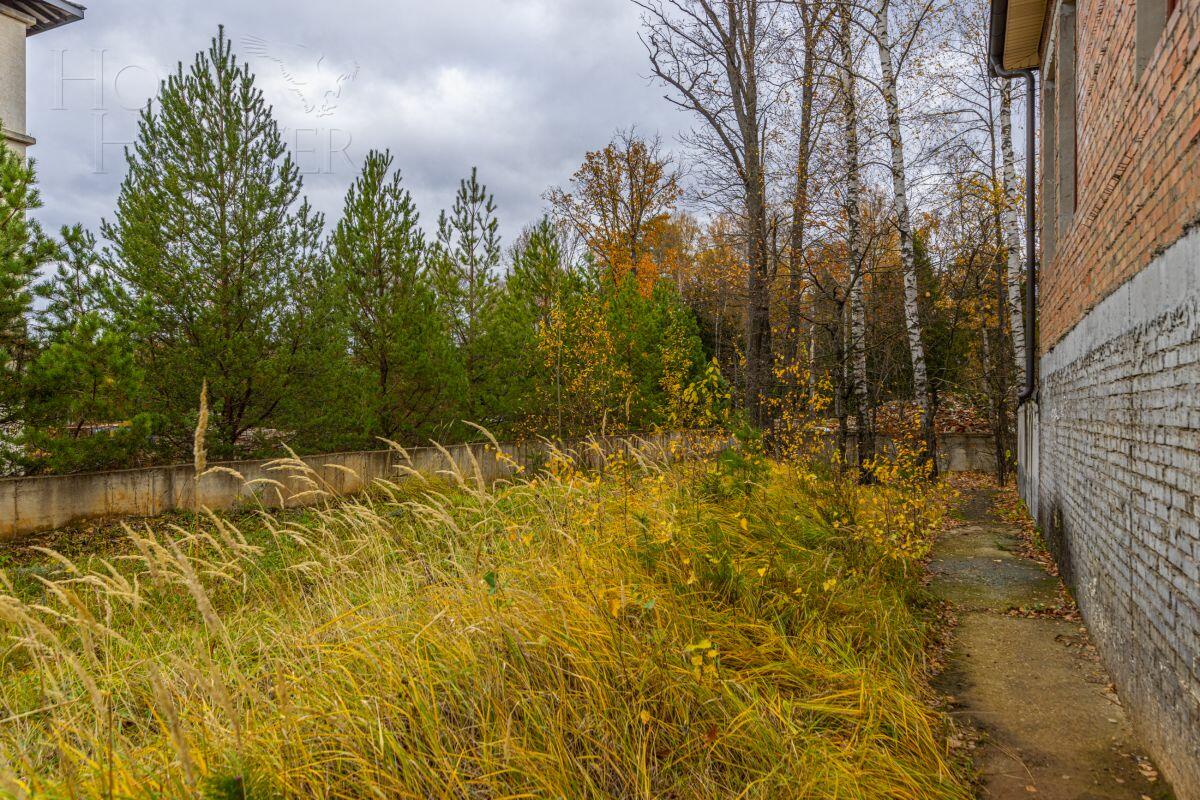 2-этажный коттедж 1 800 м² без отделки