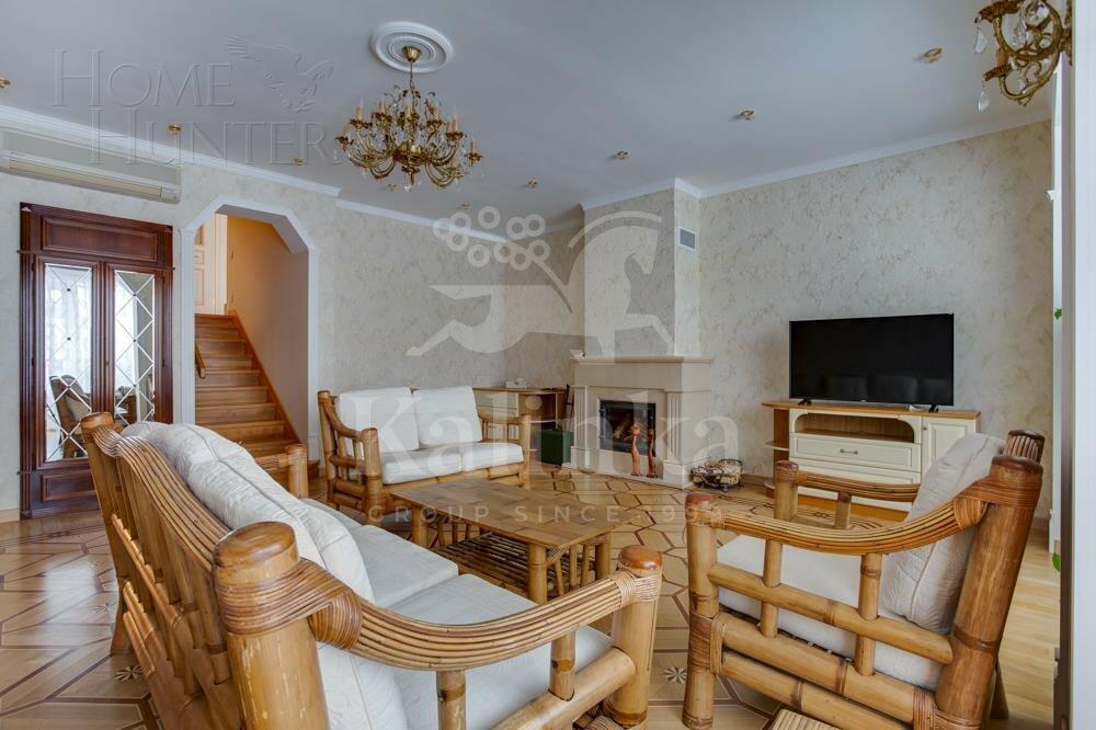 3-этажный таунхаус 300 м² с отделкой