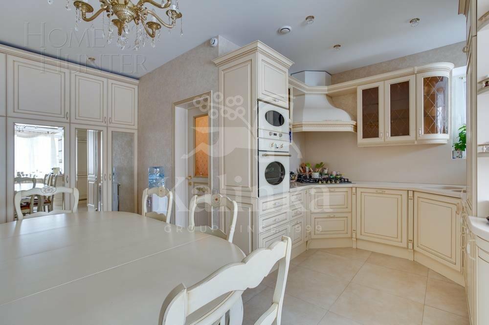 3-этажный таунхаус 300 м² с отделкой